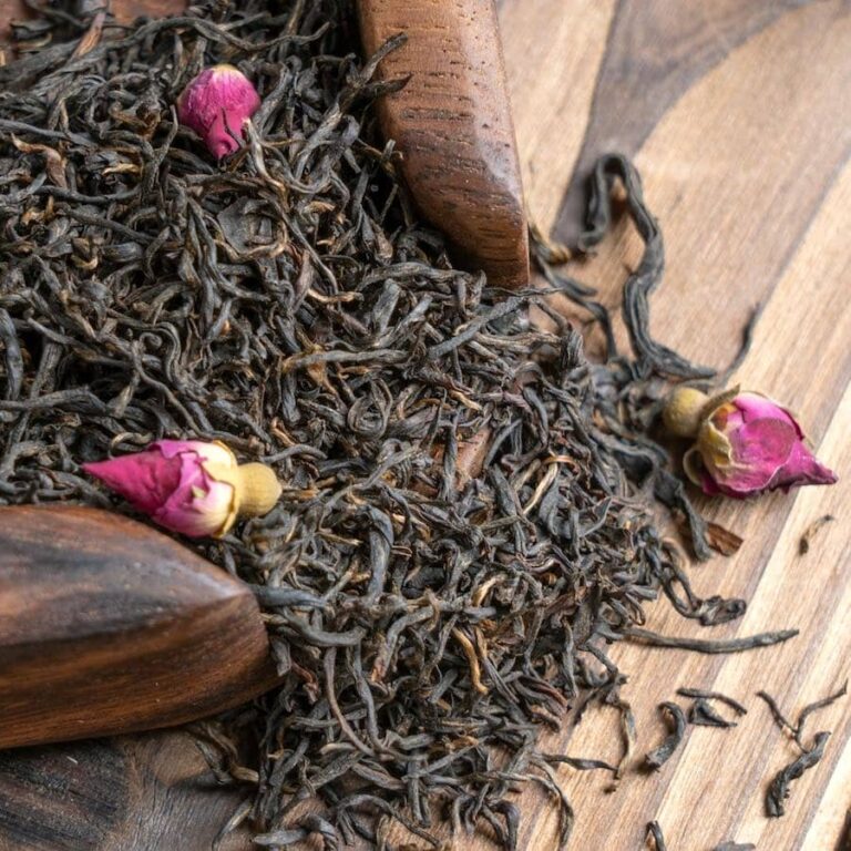 Comment choisir son thé noir à la rose